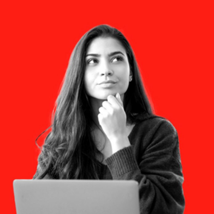 Szara kobieta na czerwonym tle