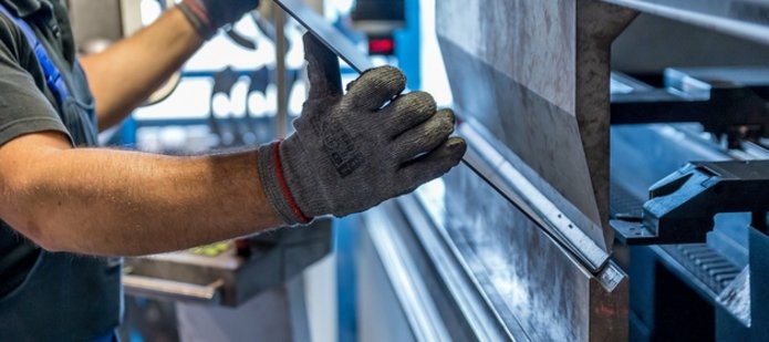 inżynier pracuje nad projektem